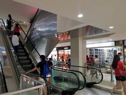 Lucky Plaza (D9), Retail #504182781